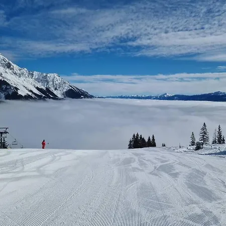 Family - Dachstein View דירה